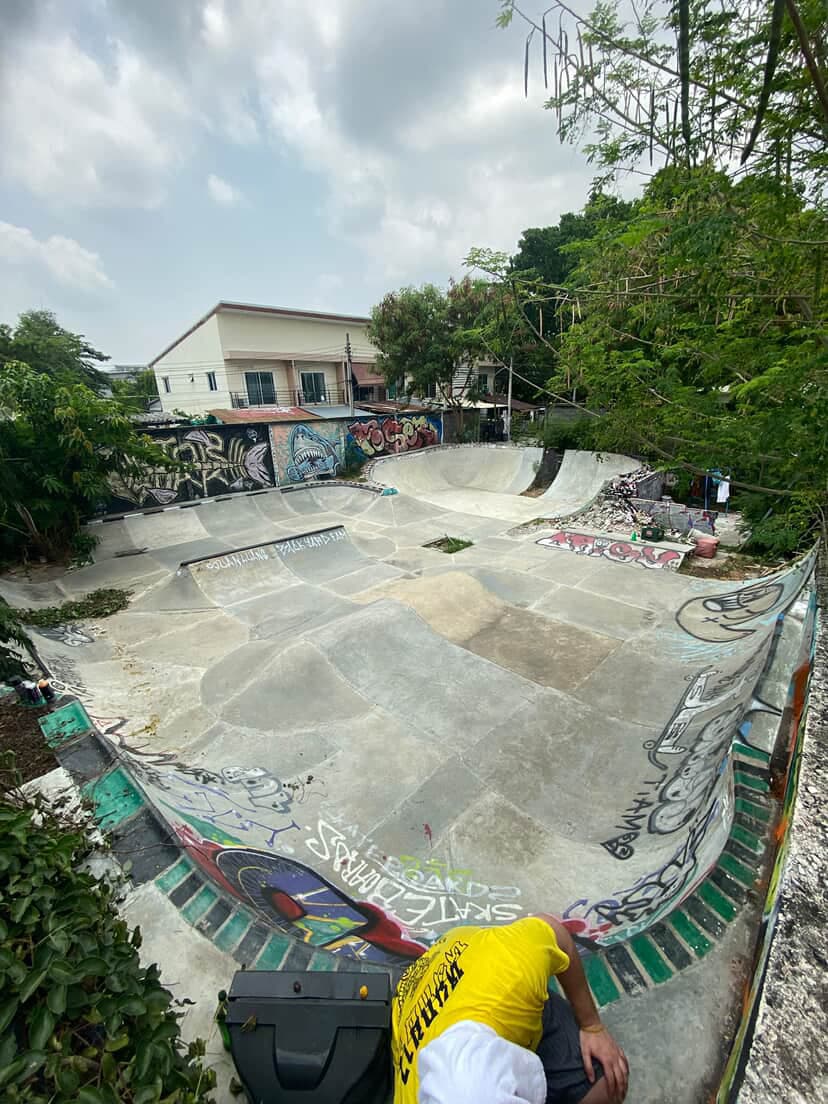 Suan Luang Backyard Skatepark bowl